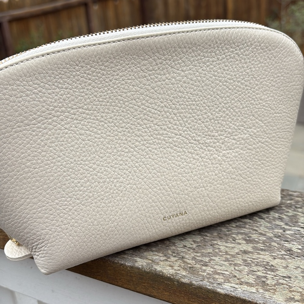 Cuyana Cream Medium Travel Case with Textured Leather